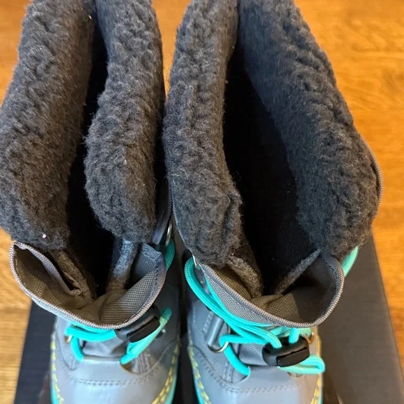 Sorel Kids Waterproof Boots Size 4 - Picture 4 of 7